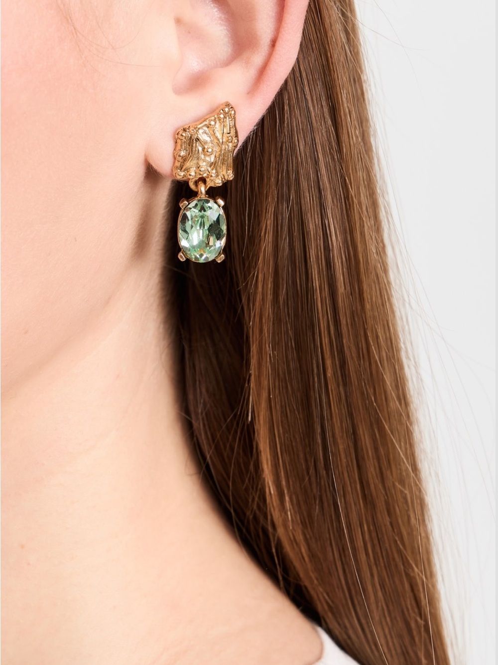 OSCAR DE LA RENTA • Enoki Shield Crystal Drop Earrings in Peridot Green. - Picture 3 of 6
